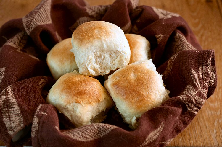 Homemade Dinner Rolls Recipe - EntertainingCouple.com